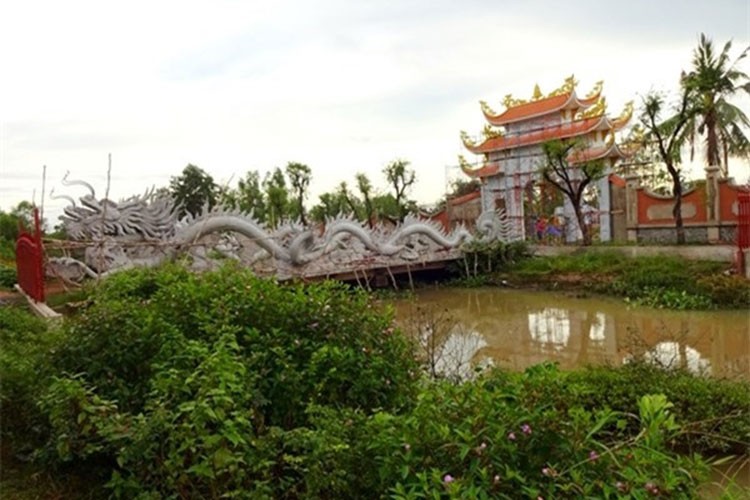 Vào tháng 9/2014,  danh hài Hoài Linh đã bắt tay vào xây dựng nhà thờ Tổ nghiệp. Đây là tâm nguyện cuối đời của nam danh hài. (Ảnh: Một Thế Giới).